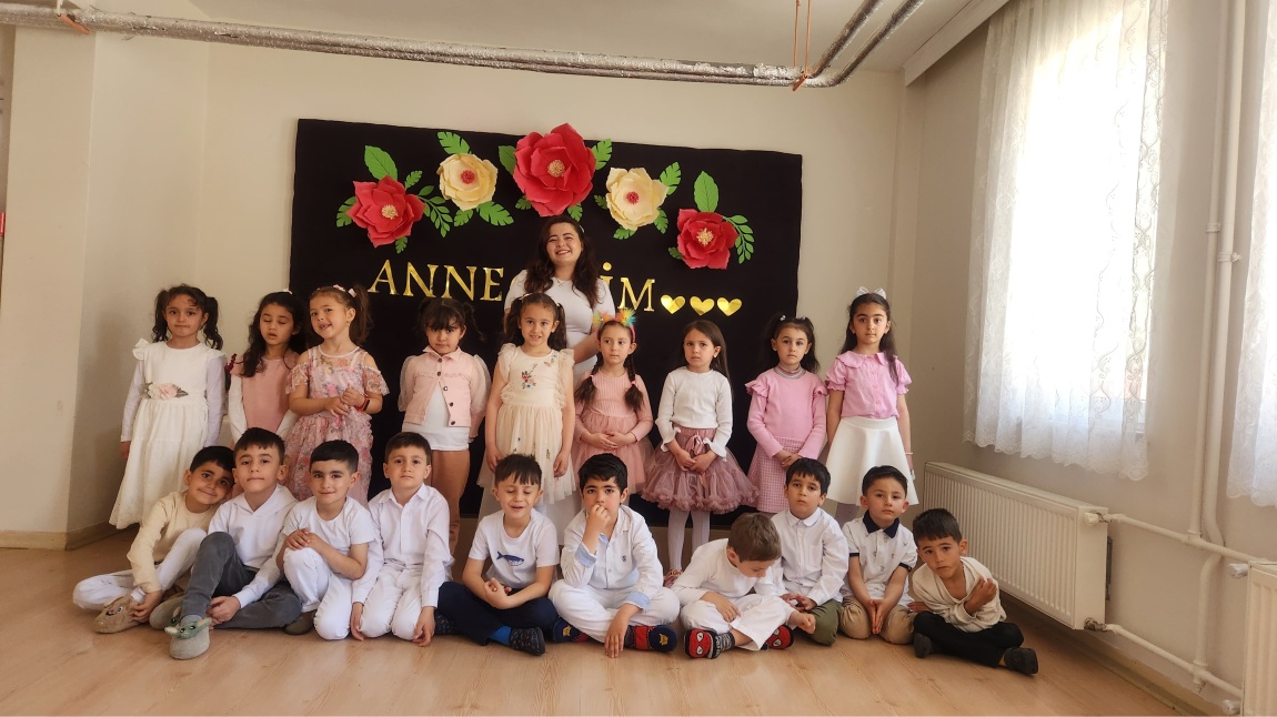 TÜM ANNELERİNMİZİN ANNELER GÜNÜ KUTLU OLSUN